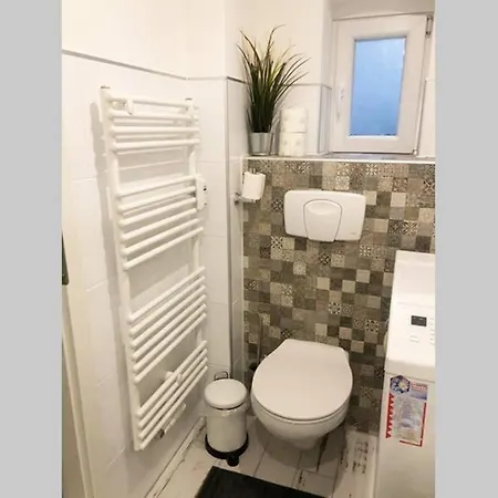 Gemuetliche Sanierte 1 Zimmer Wohnung Mit Privatem Parkplatz Im Zentrum Kiel Exterior photo